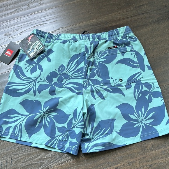 Quicksilver Boxer Lined, 2 front pockets, 1 Velcro elastic drawstring waist,swim - Picture 2 of 9